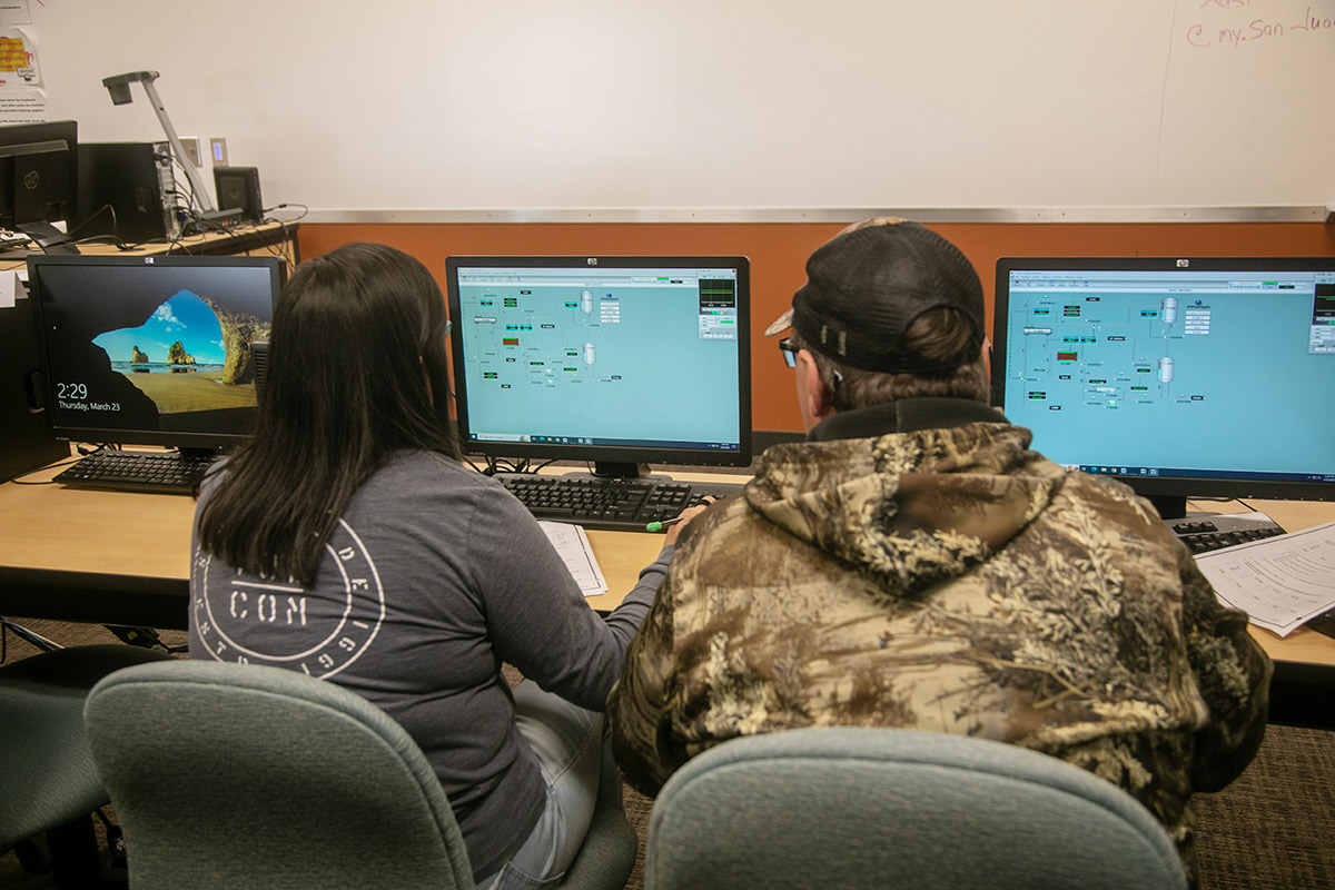 Students work on some energy process software while in the energy productions foundations class.