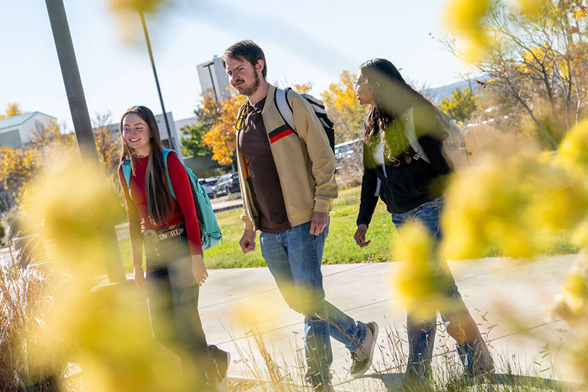 SJC students walking on main campus